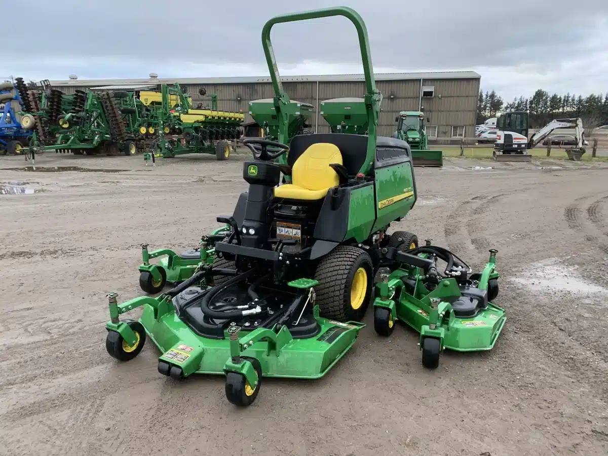 Gallery image 2 for Used 2014 John Deere 1600 Mower - Front Deck