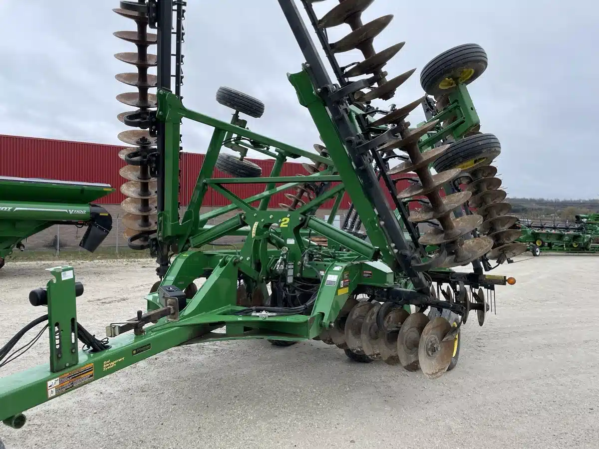 Gallery image 2 for Used 2015 John Deere 2623 Disc