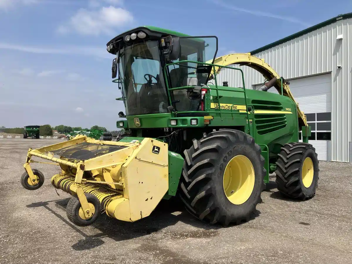 Gallery image 1 for Used 2008 John Deere 7450 Forage Harvester