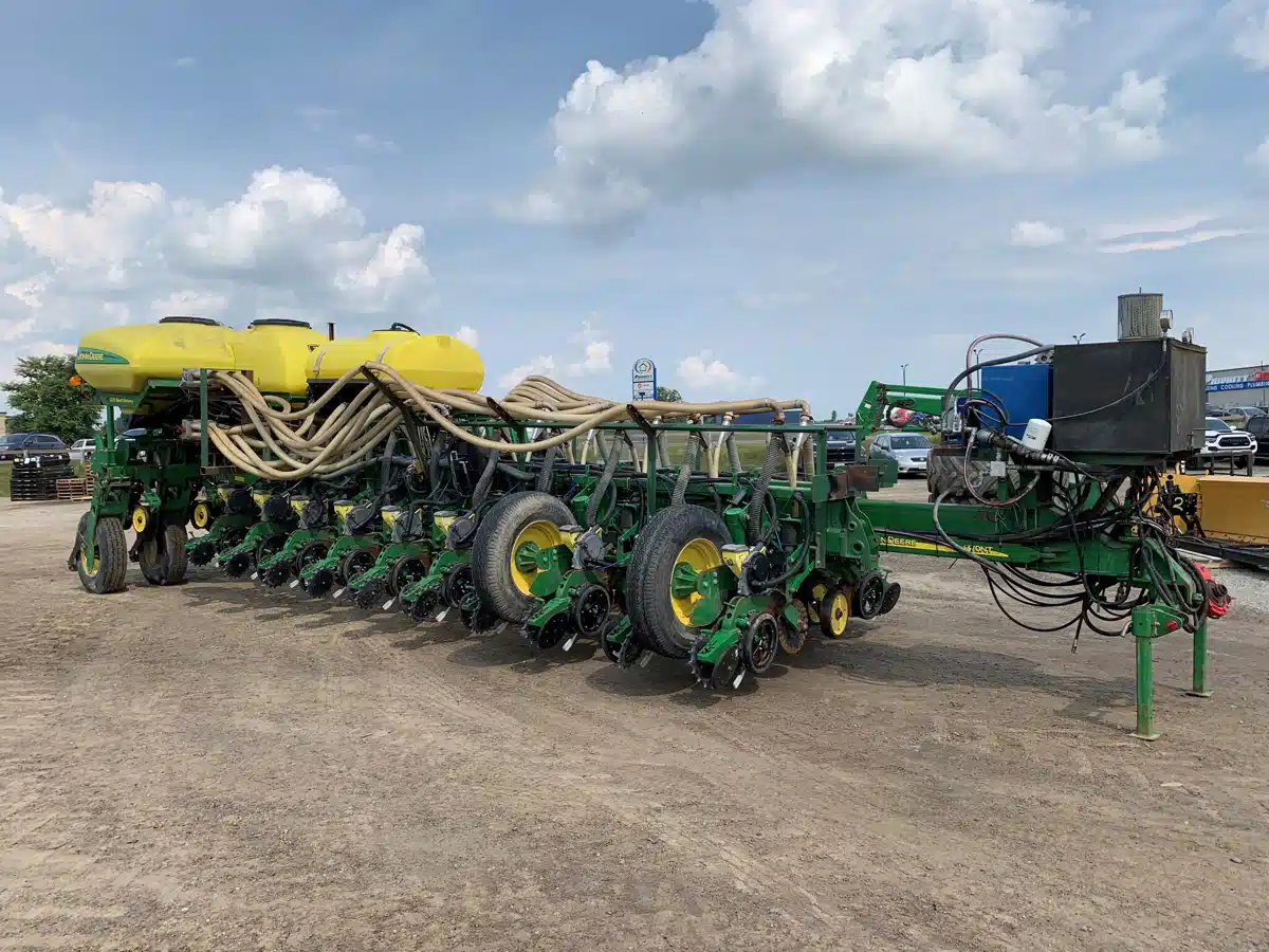 Gallery image 2 for Used 2008 John Deere 1770NT CCS Planter