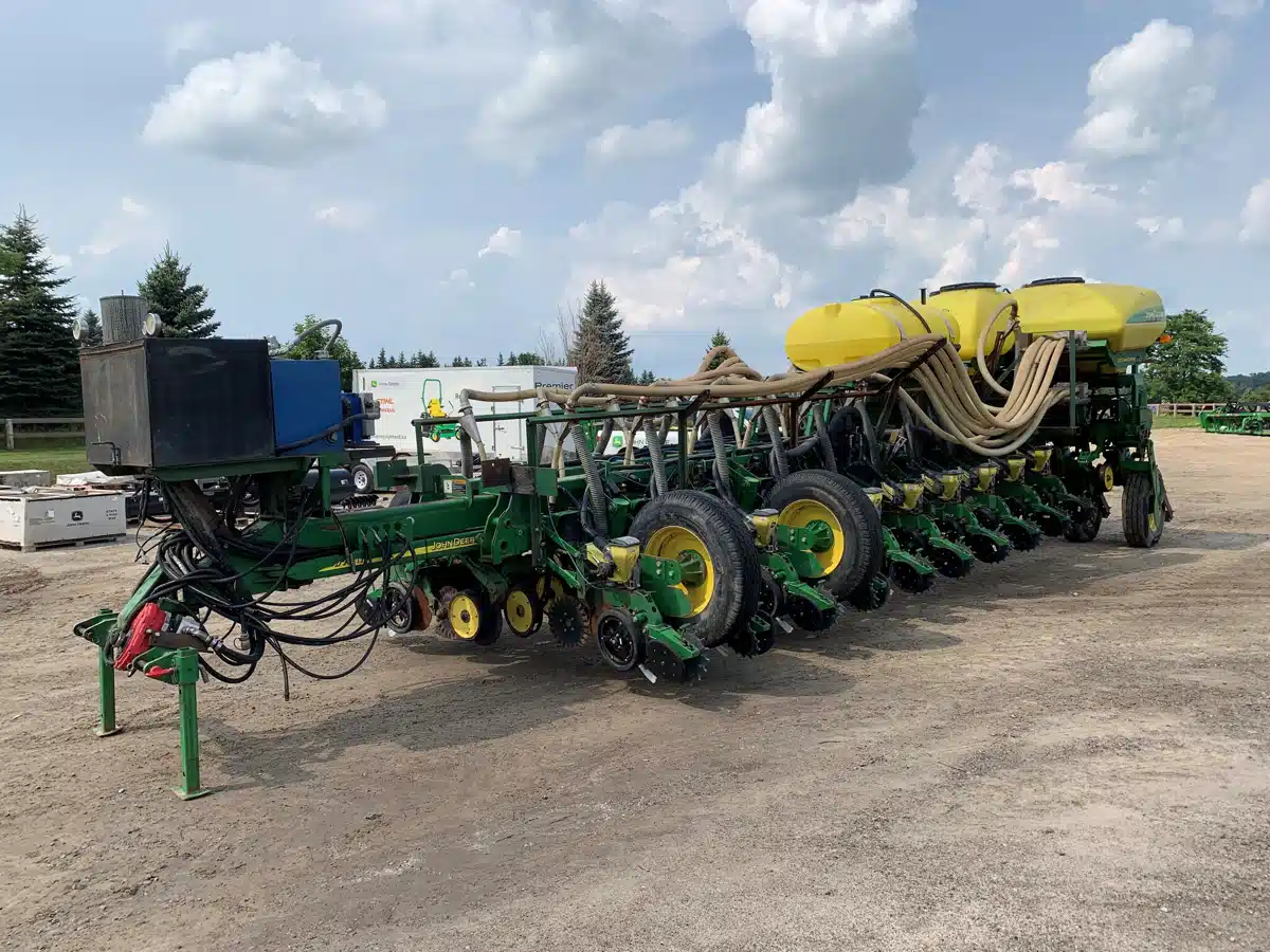 Gallery image 1 for Used 2008 John Deere 1770NT CCS Planter