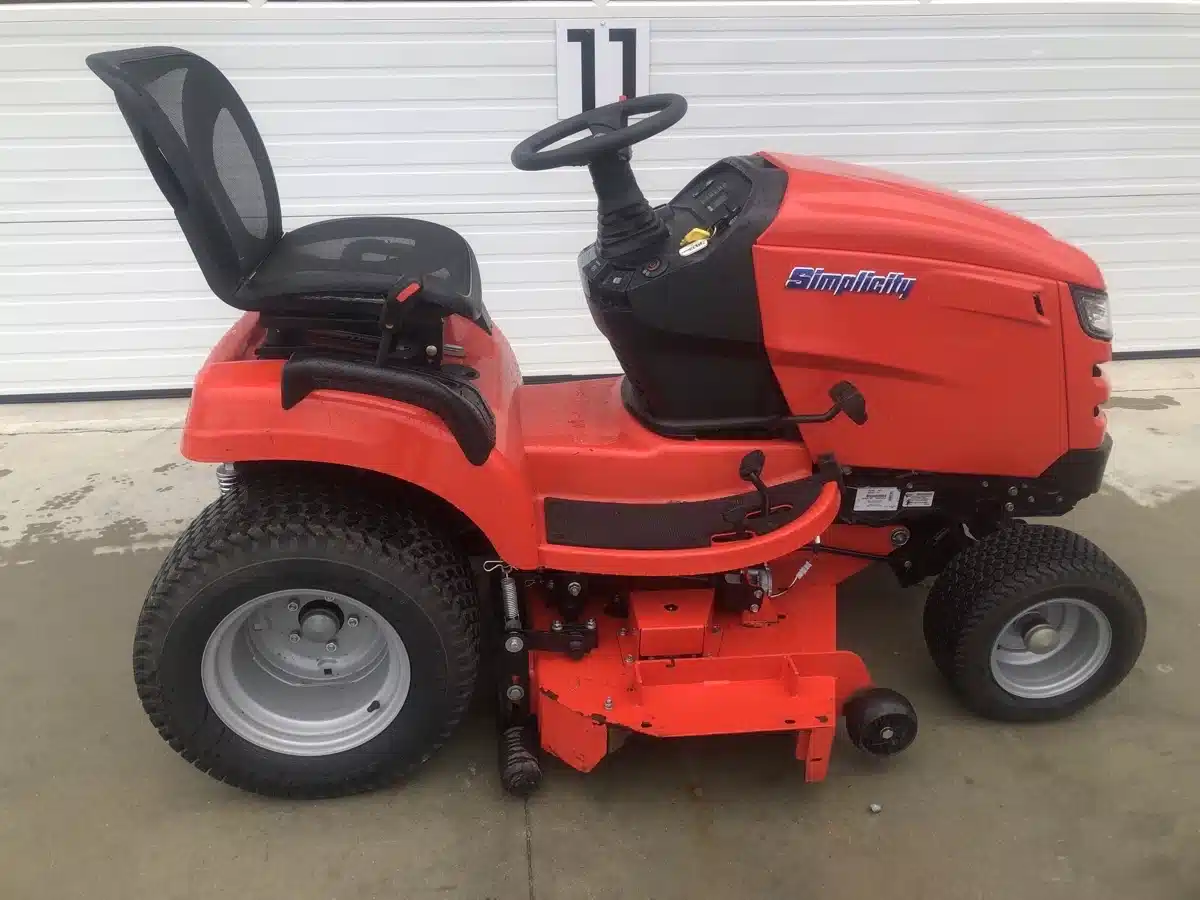 Gallery image 2 for Used 2017 Simplicity Broadmoor 25 Lawn Tractor