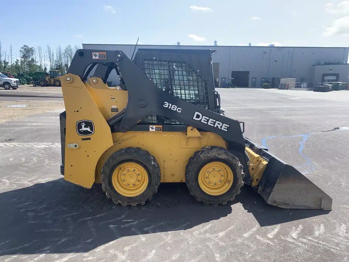 Gallery image 1 for Used 2019 John Deere 318G Skid Steer