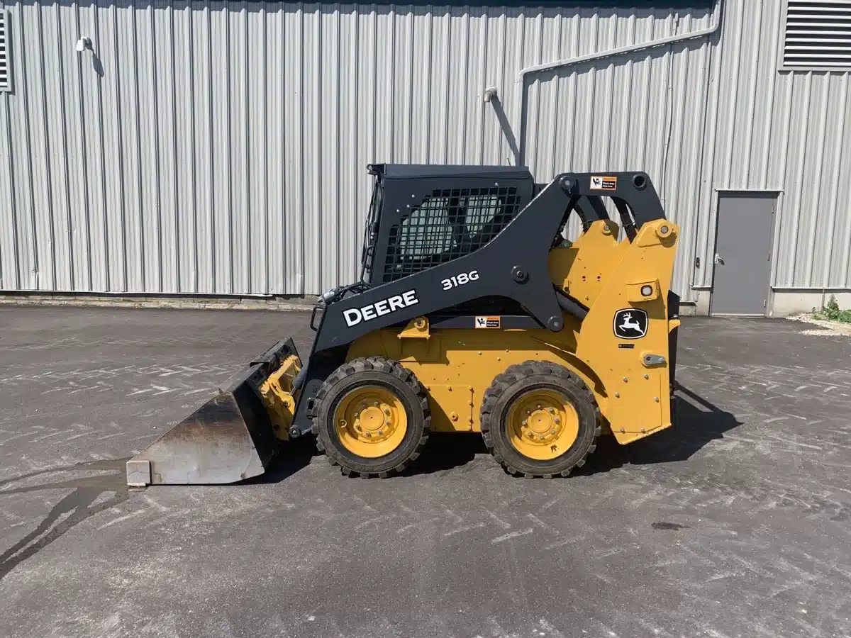 Gallery image 2 for Used 2019 John Deere 318G Skid Steer