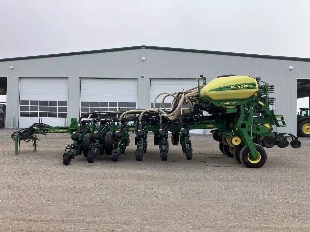 Gallery image 2 for Used 2017 John Deere 1775NT Planter