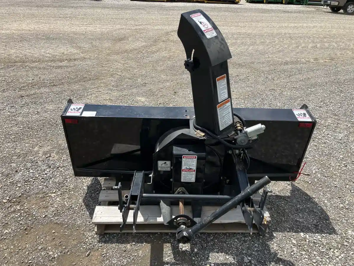 Gallery image 2 for 2016 Massey Ferguson XXXX Snow Blower