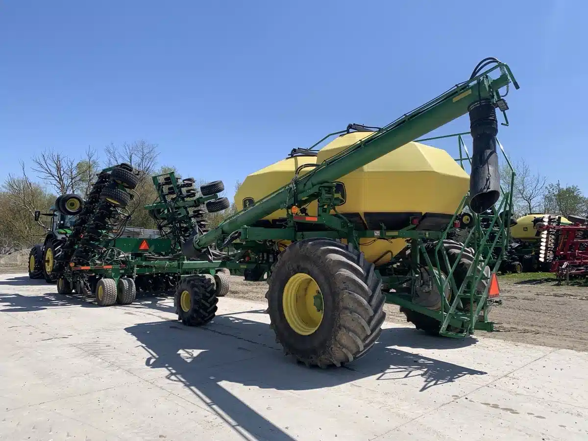 Gallery image 2 for Used 2017 John Deere 1890 Air Drill
