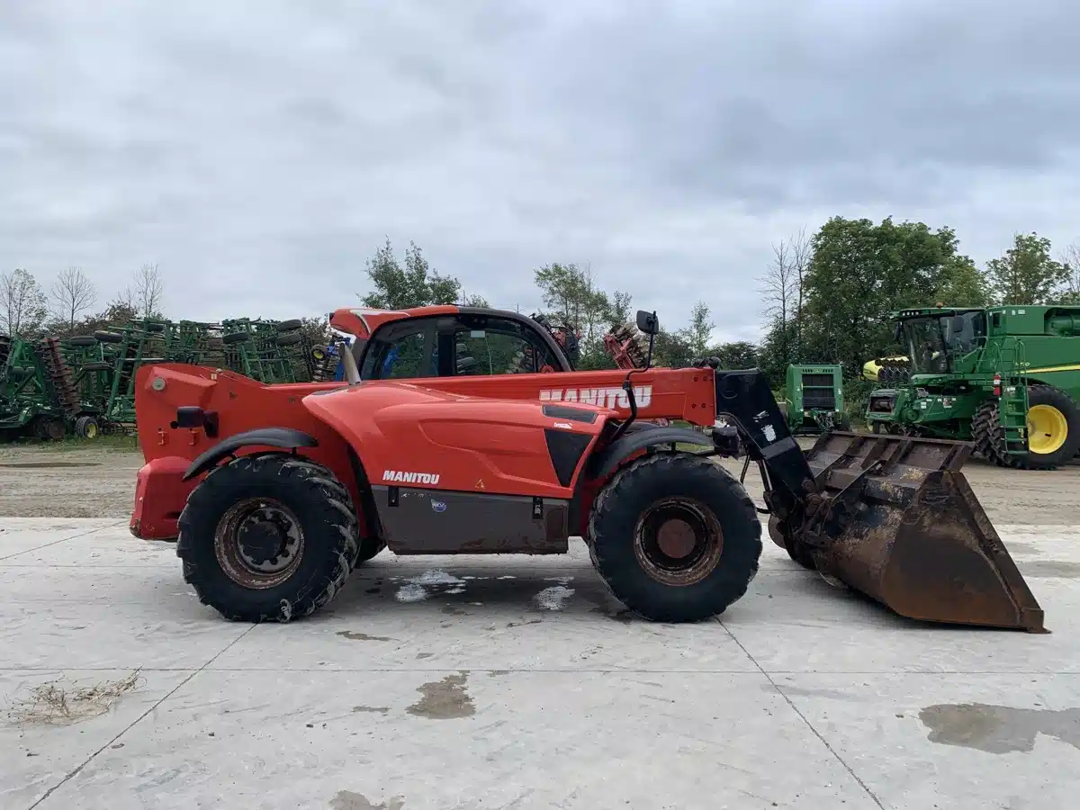 Gallery image 2 for Used 2015 Manitou MLT 960 TeleHandler
