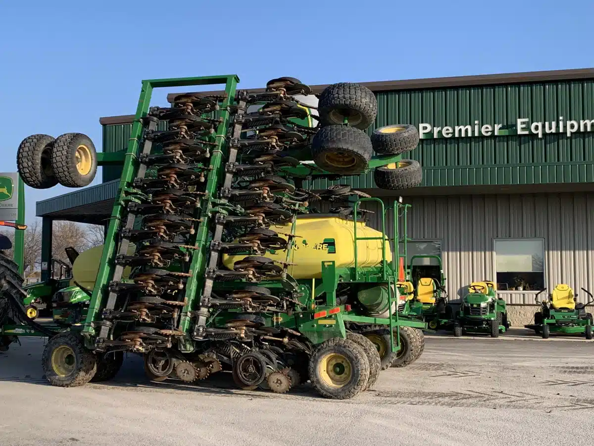 Gallery image 1 for Used 2008 John Deere 1990 Air Drill