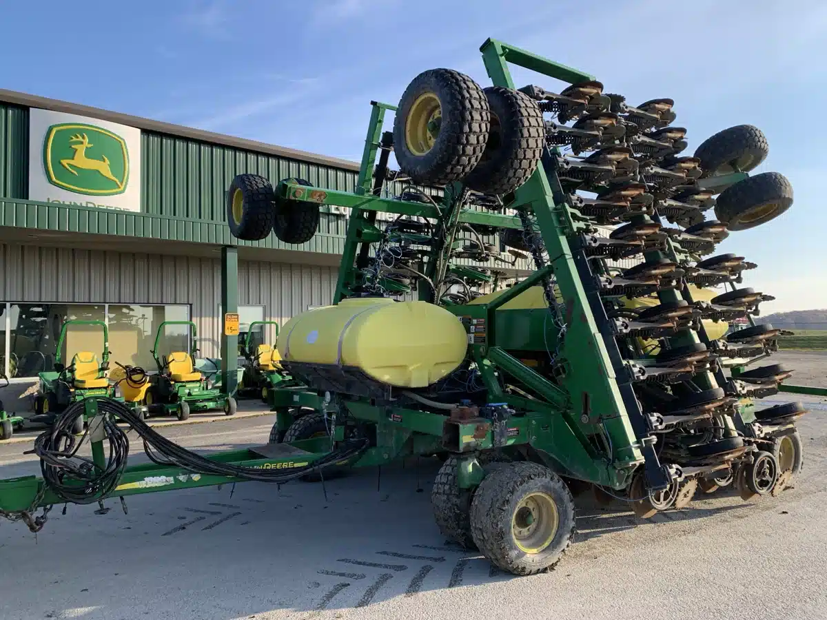 Gallery image 2 for Used 2008 John Deere 1990 Air Drill