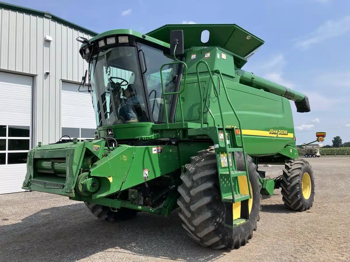 Gallery image 1 for Used 1999 John Deere 9550 Combine