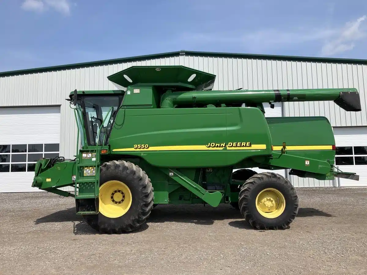 Gallery image 2 for Used 1999 John Deere 9550 Combine