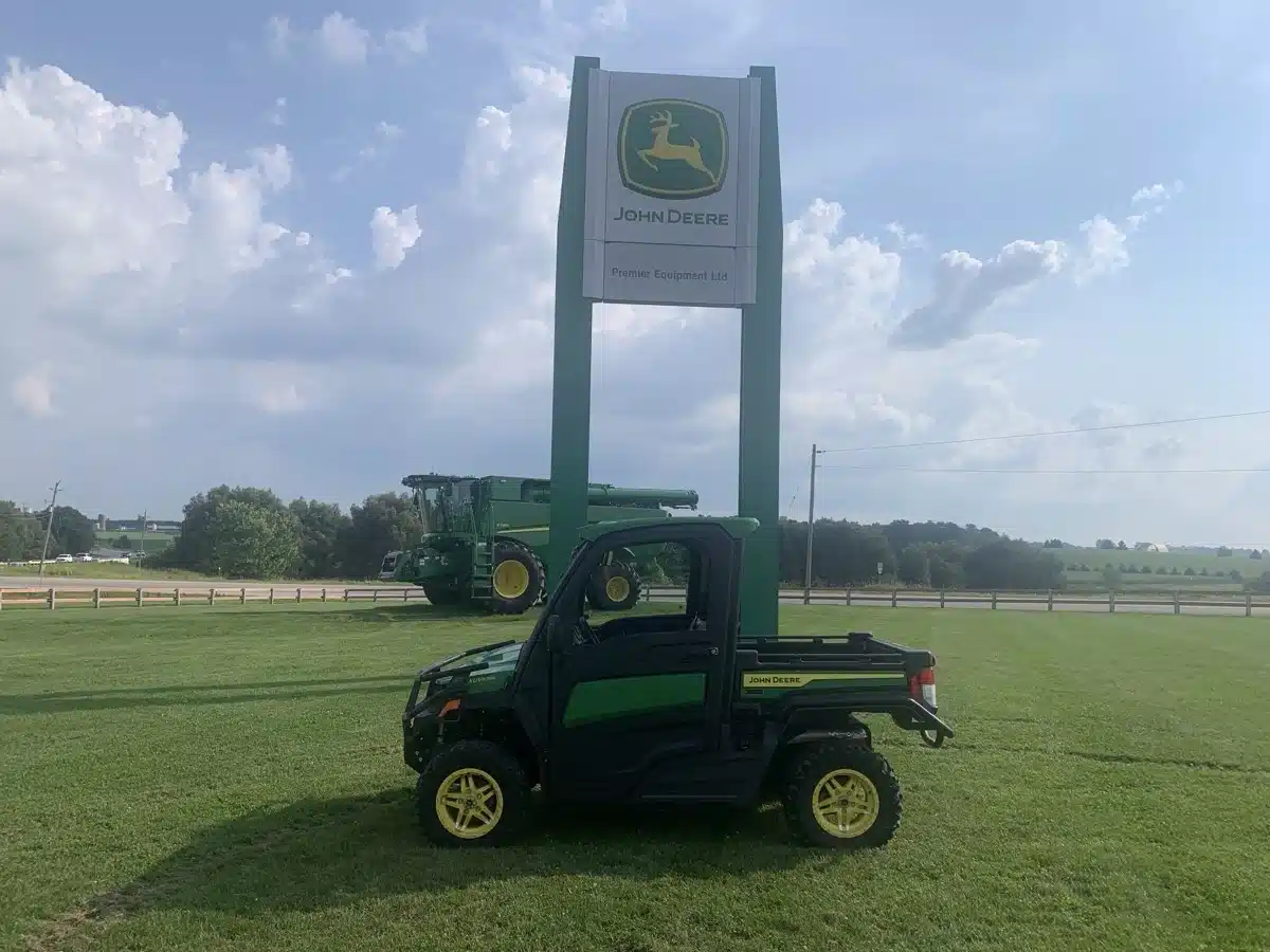 Gallery image 1 for Used 2024 John Deere XUV 835R Utility Vehicle