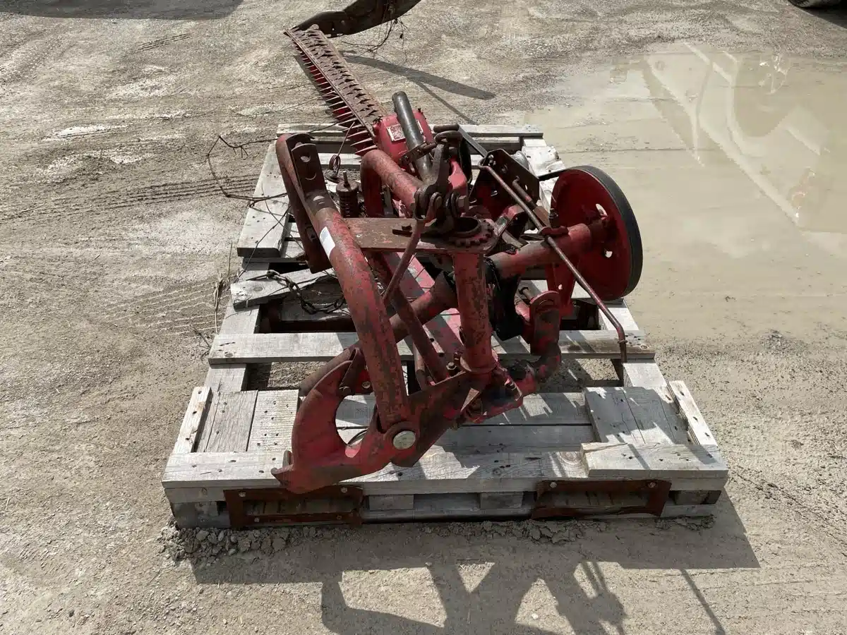 Gallery image 2 for Used Massey Ferguson 238 Mower - Sickle