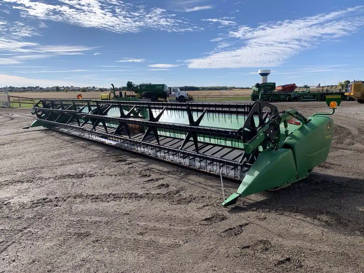 Gallery image 2 for Used 2015 John Deere 640FD Header - Draper