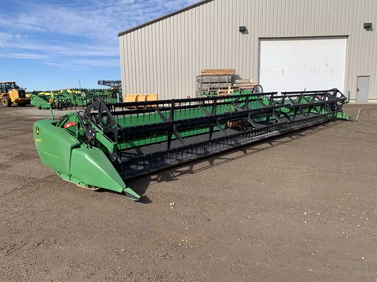 Gallery image 1 for Used 2015 John Deere 640FD Header - Draper