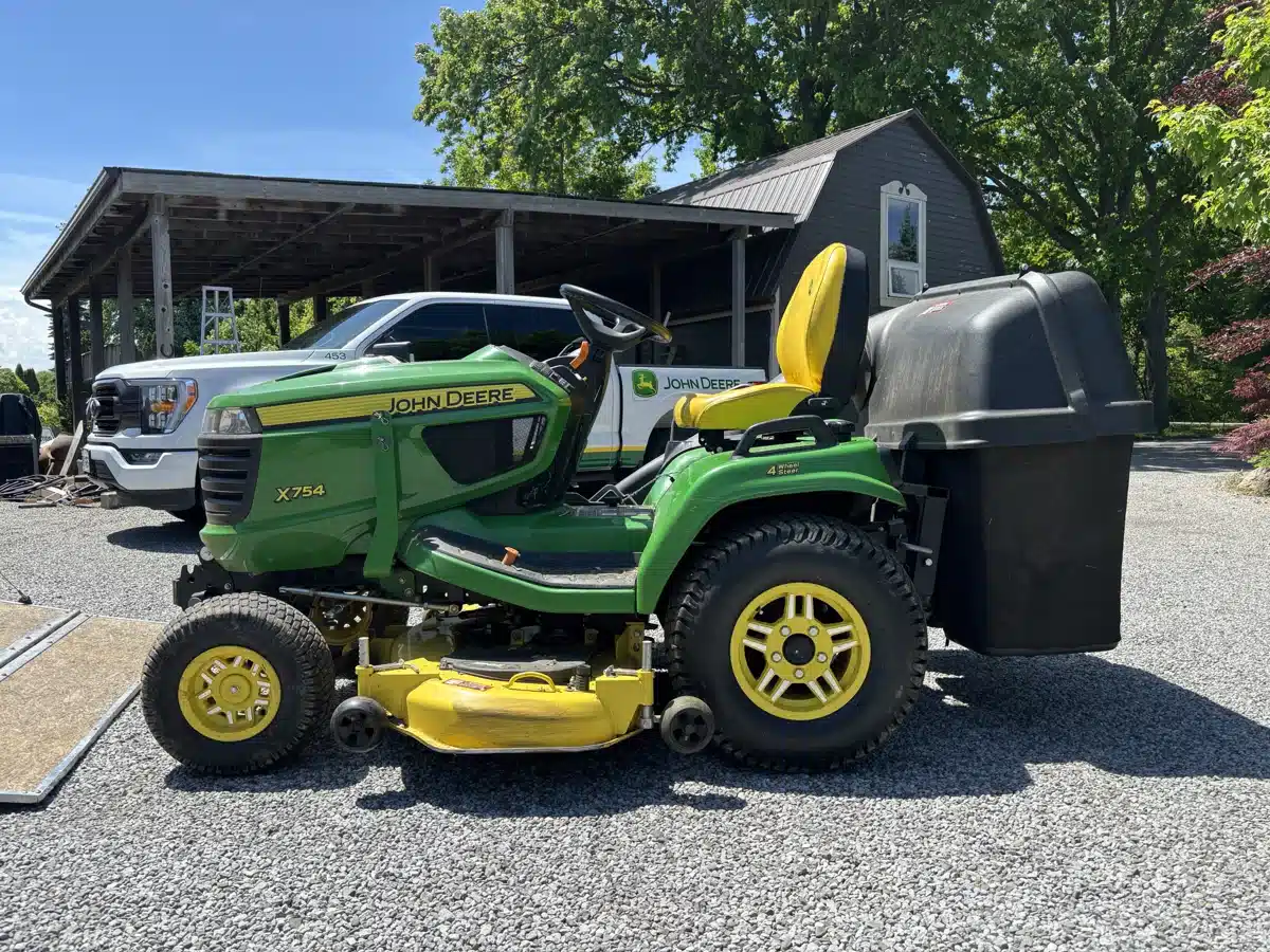 Gallery image 2 for Used 2019 John Deere X754 Lawn Tractor
