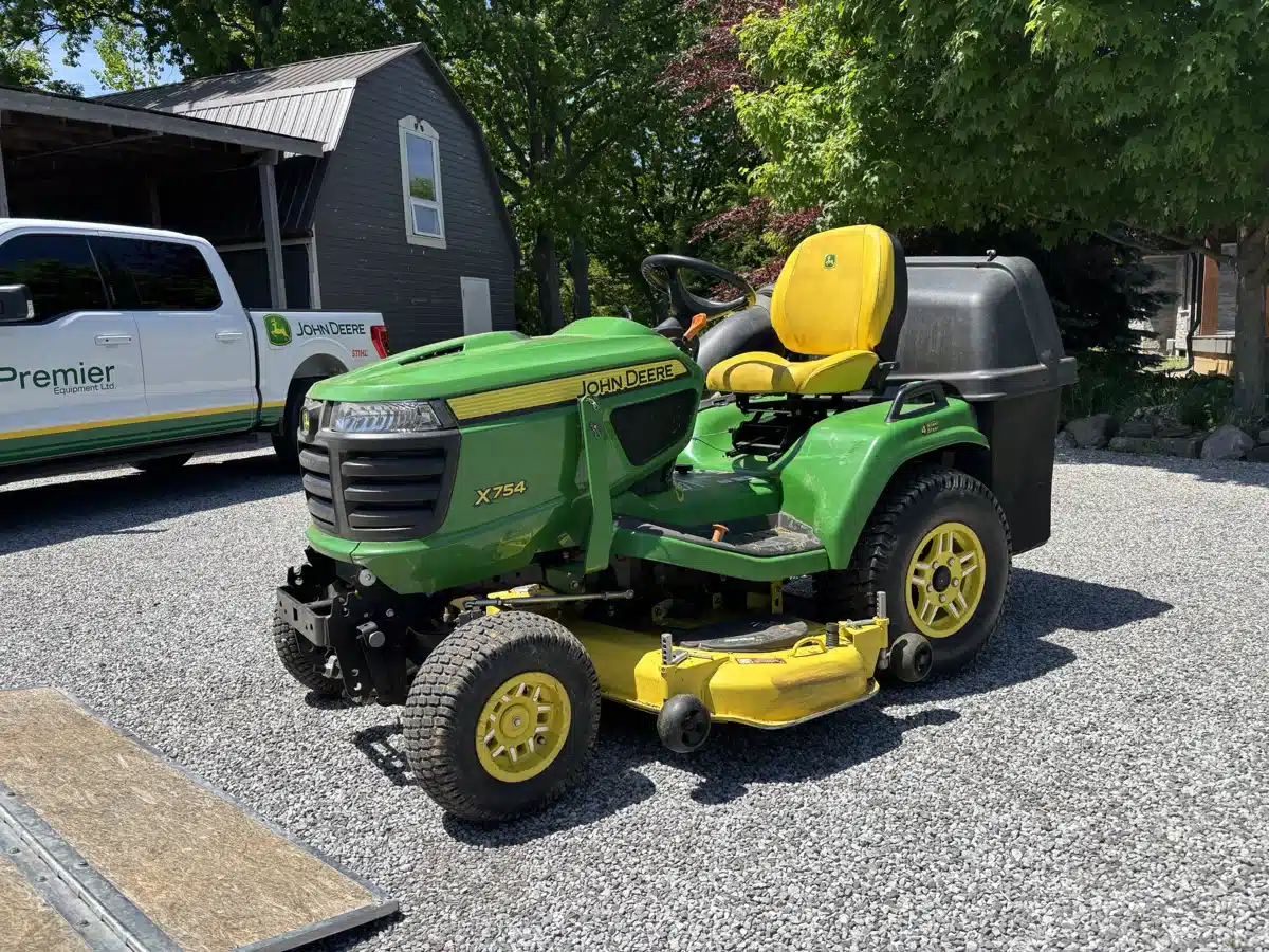 Gallery image 1 for Used 2019 John Deere X754 Lawn Tractor