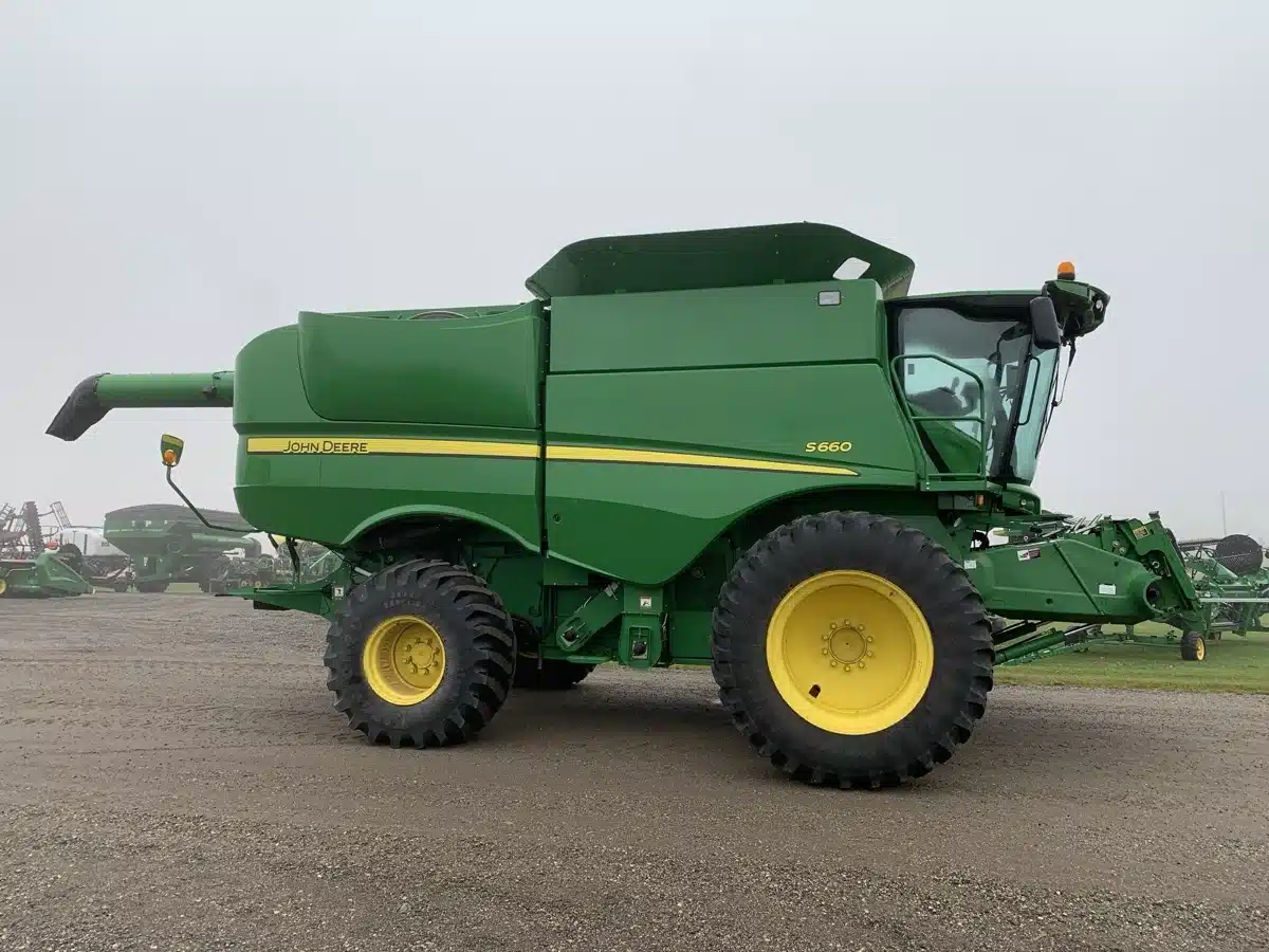 Gallery image 2 for Used 2013 John Deere S660 Combine