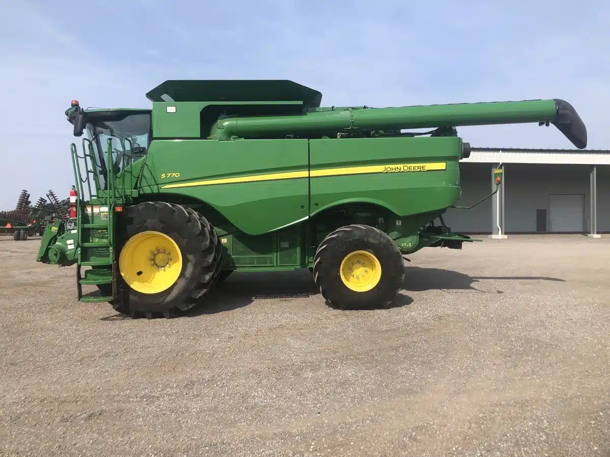 Gallery image 2 for Used 2018 John Deere S770 Combine