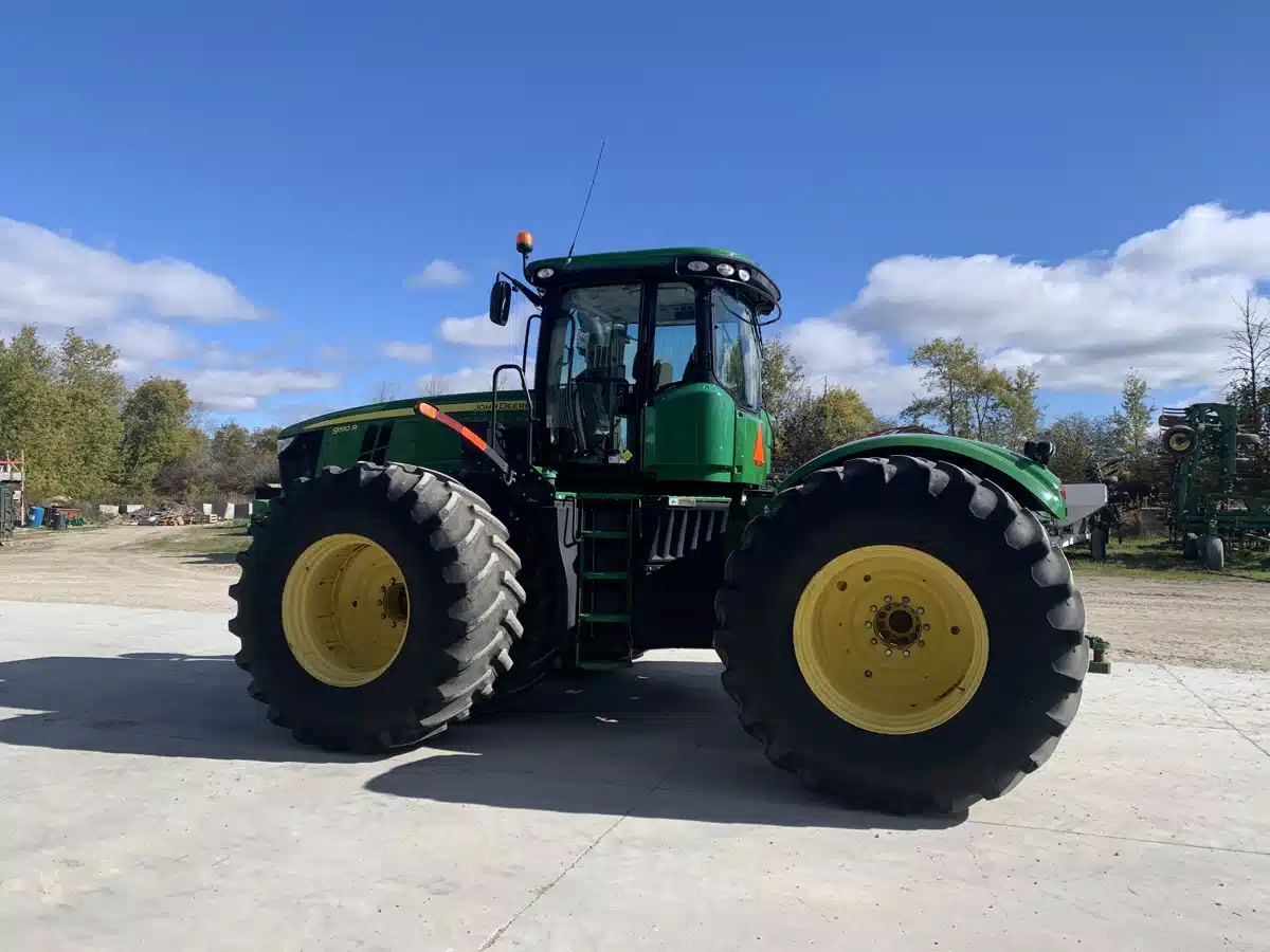 Gallery image 2 for Used 2014 John Deere 9510R Tractor