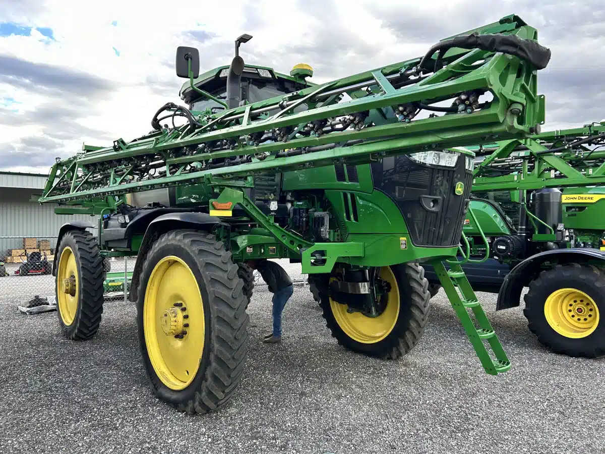 Gallery image 2 for Used 2022 John Deere 410R Sprayer - Self Propelled