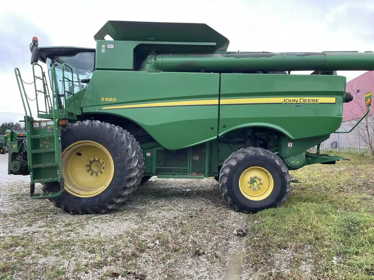 Gallery image 2 for Used 2013 John Deere S660 Combine