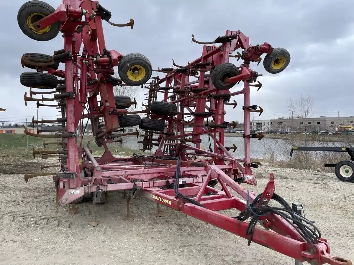 Gallery image 2 for Used Sunflower 5055 Cultivator