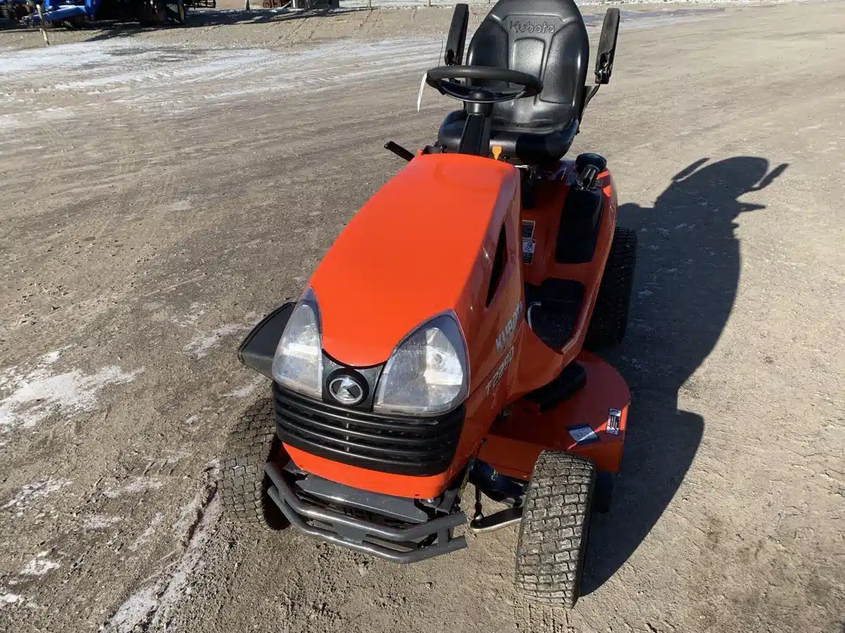 Gallery image 2 for 2018 Kubota T2290 Lawn Tractor