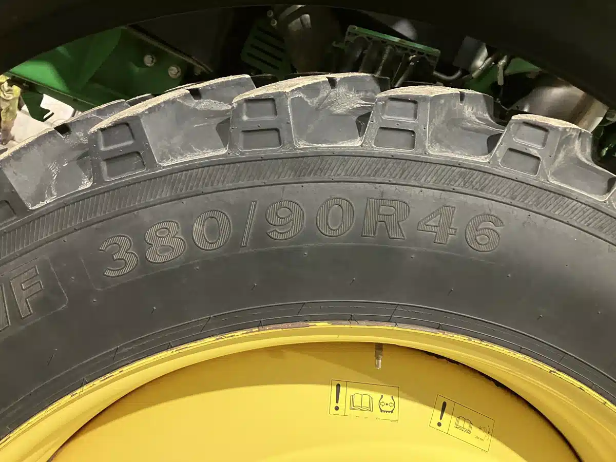 Gallery image 2 for Used 2015 John Deere R4030 Sprayer - Self Propelled