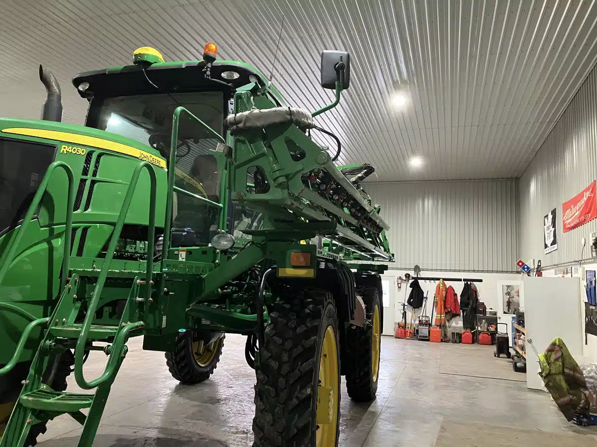 Gallery image 1 for Used 2015 John Deere R4030 Sprayer - Self Propelled
