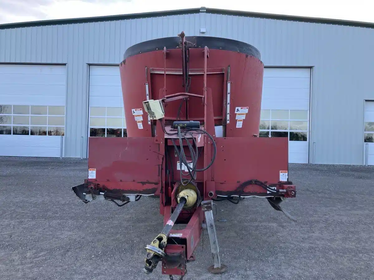 Gallery image 2 for Used 2008 Jaylor 4850 TMR Mixer