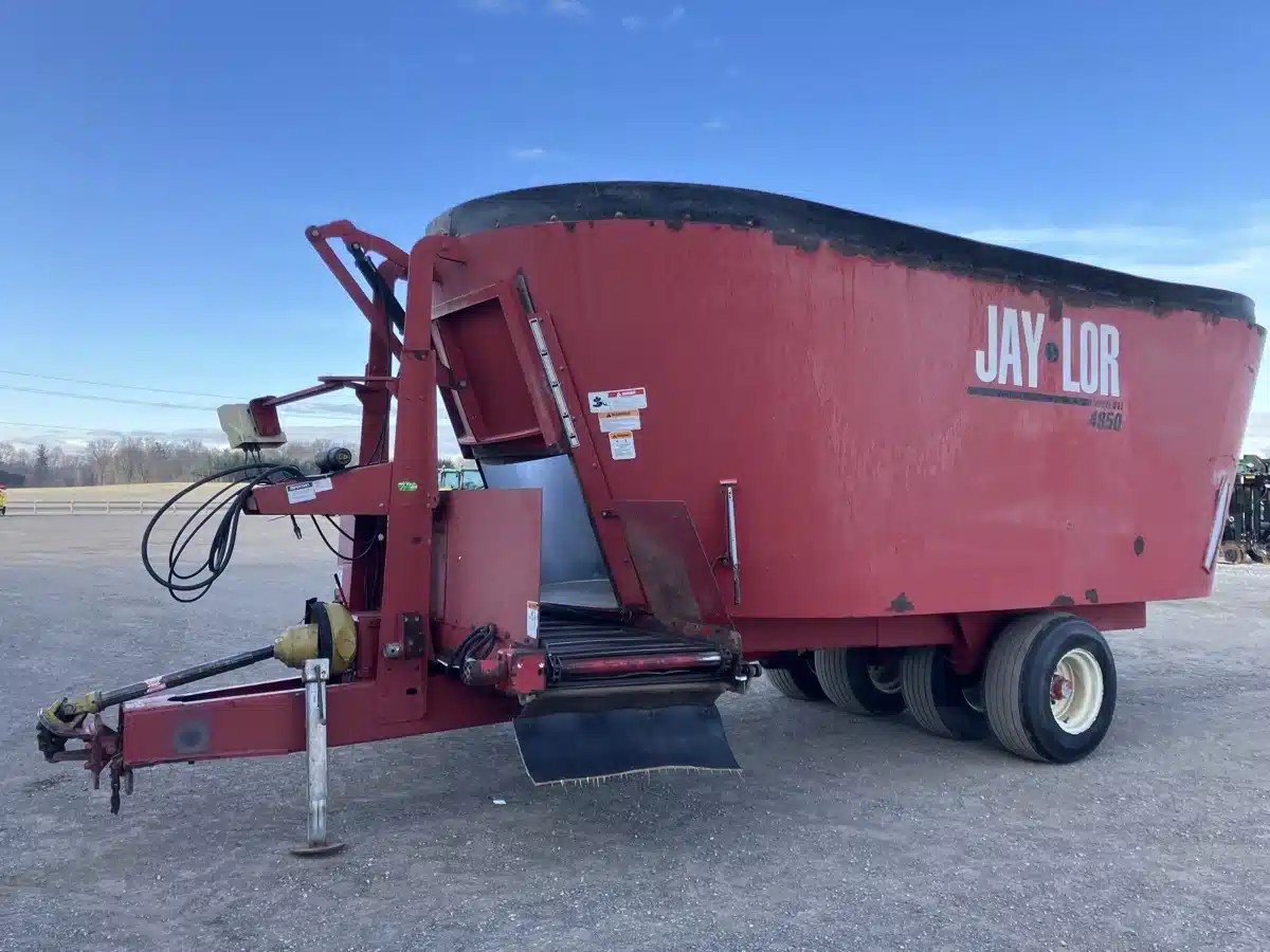 Gallery image 1 for Used 2008 Jaylor 4850 TMR Mixer