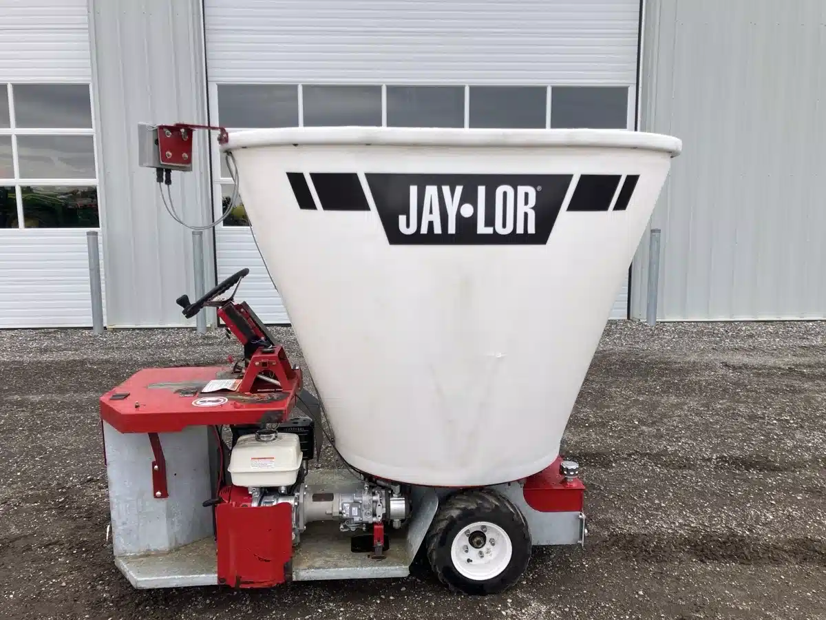 Gallery image 1 for Used 2023 Jaylor 5050SP Feed Wagon