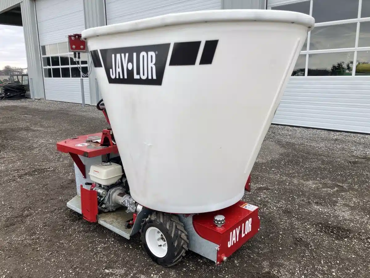 Gallery image 2 for Used 2023 Jaylor 5050SP Feed Wagon