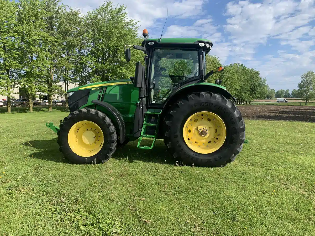 Gallery image 2 for Used 2014 John Deere 7230R Tractor