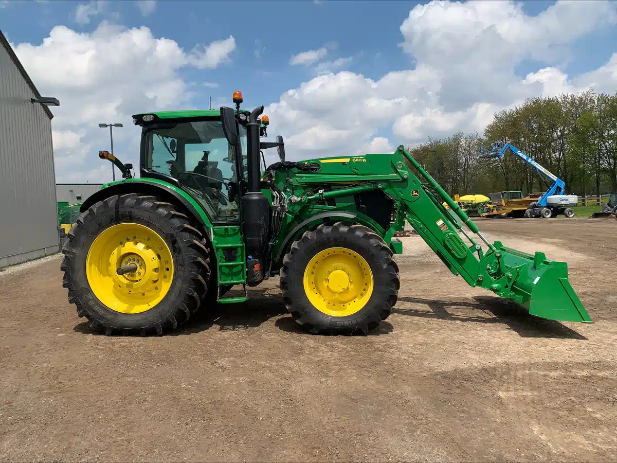 Gallery image 2 for 2024 John Deere 6R 215 Tractor