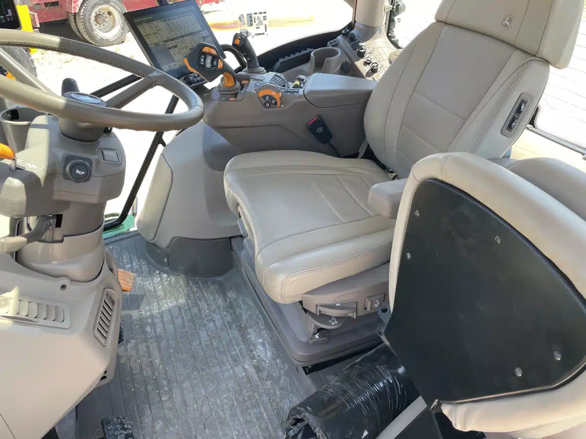 Gallery image 1 for 2024 John Deere 6R 215 Tractor