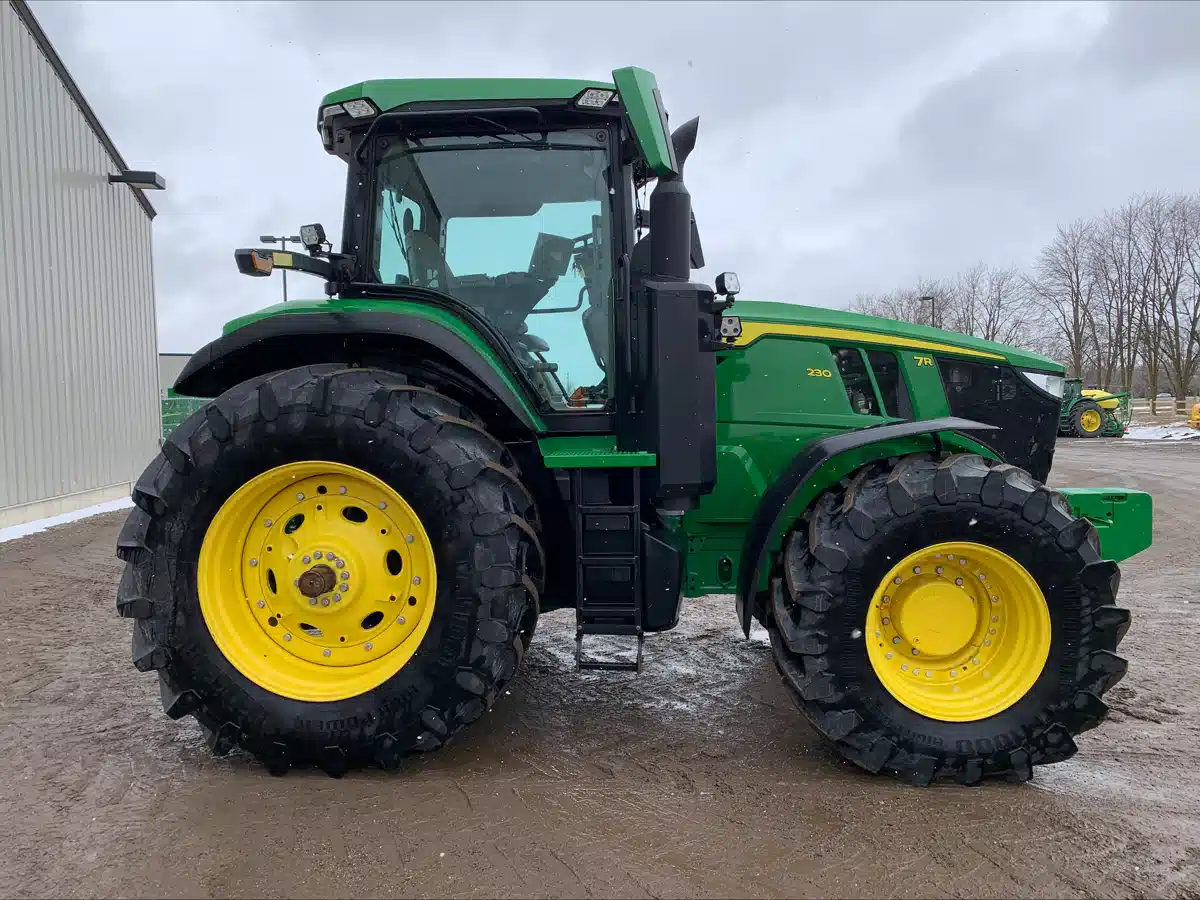 Gallery image 1 for Used 2022 John Deere 7R 230 Tractor