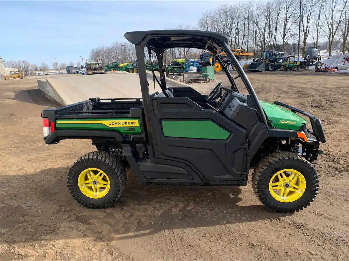 Gallery image 2 for 2024 John Deere XUV 865M Utility Vehicle