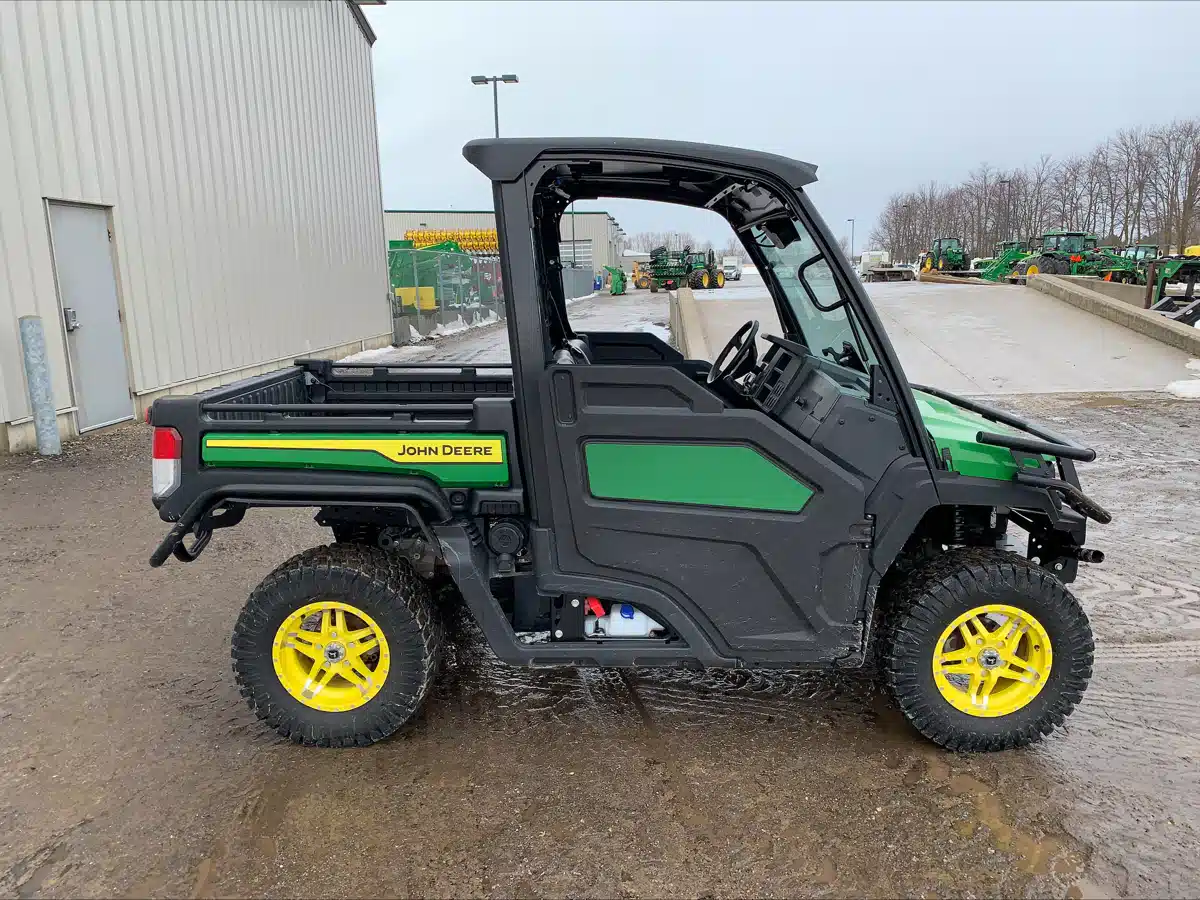 Gallery image 2 for Used 2024 John Deere XUV 865M Utility Vehicle