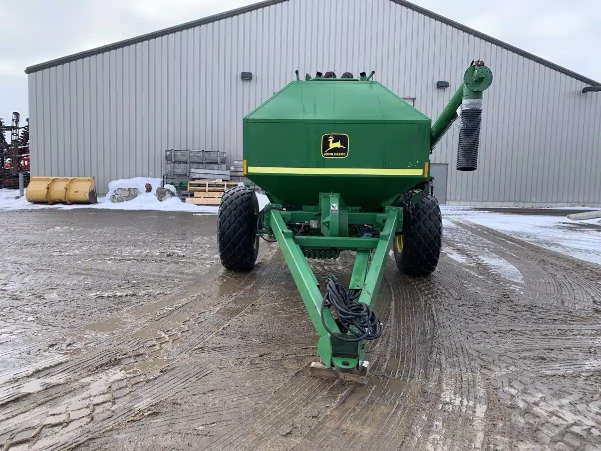 Gallery image 2 for Used 1997 John Deere 1850 Air Drill