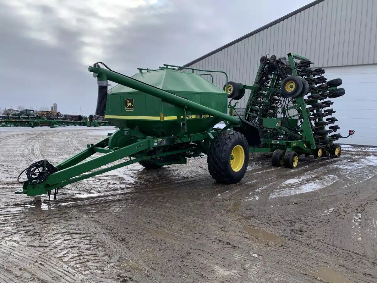 Gallery image 1 for Used 1997 John Deere 1850 Air Drill