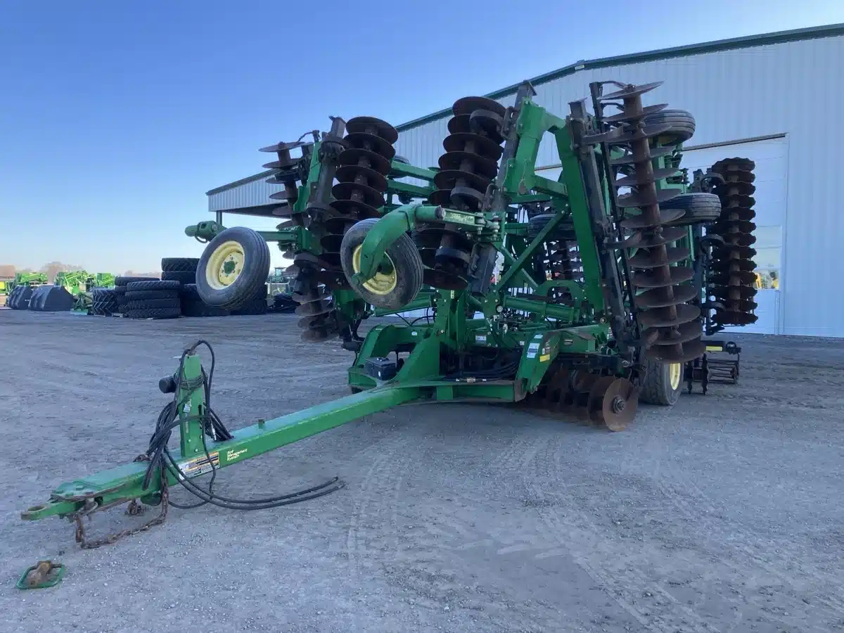 Gallery image 1 for Used 2013 John Deere 2623VT Vertical Tillage