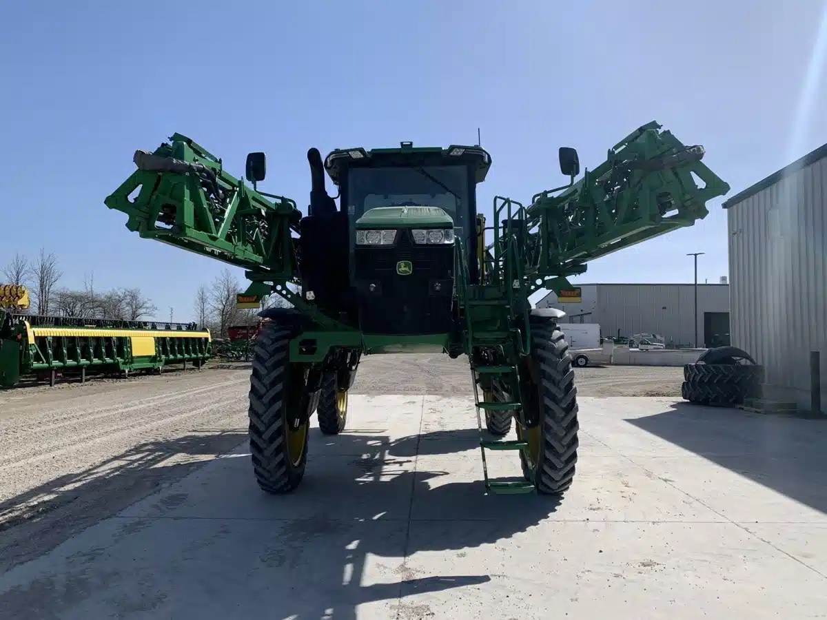 Gallery image 2 for Used 2022 John Deere 412R Sprayer - Self Propelled