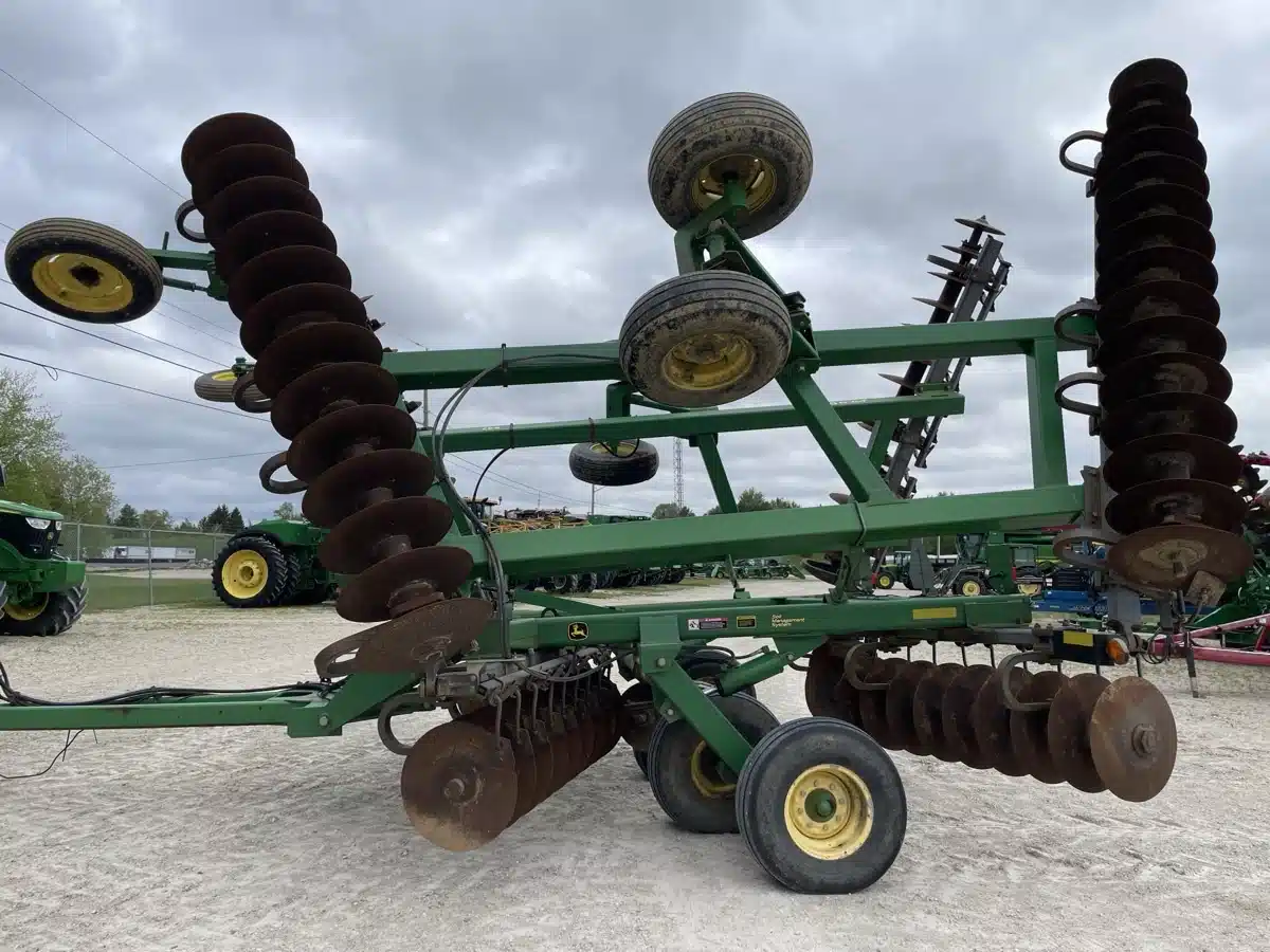 Gallery image 1 for Used 2005 John Deere 637 Disc