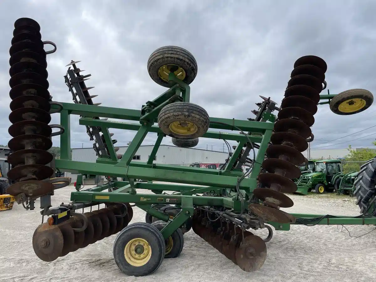 Gallery image 2 for Used 2005 John Deere 637 Disc
