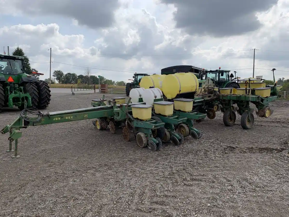 Gallery image 2 for Used John Deere 7000 Planter