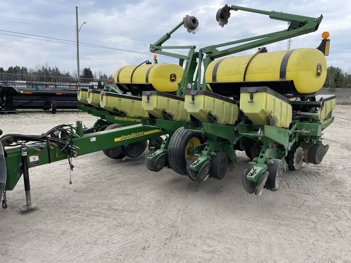 Gallery image 2 for Used 2012 John Deere 1760 Planter