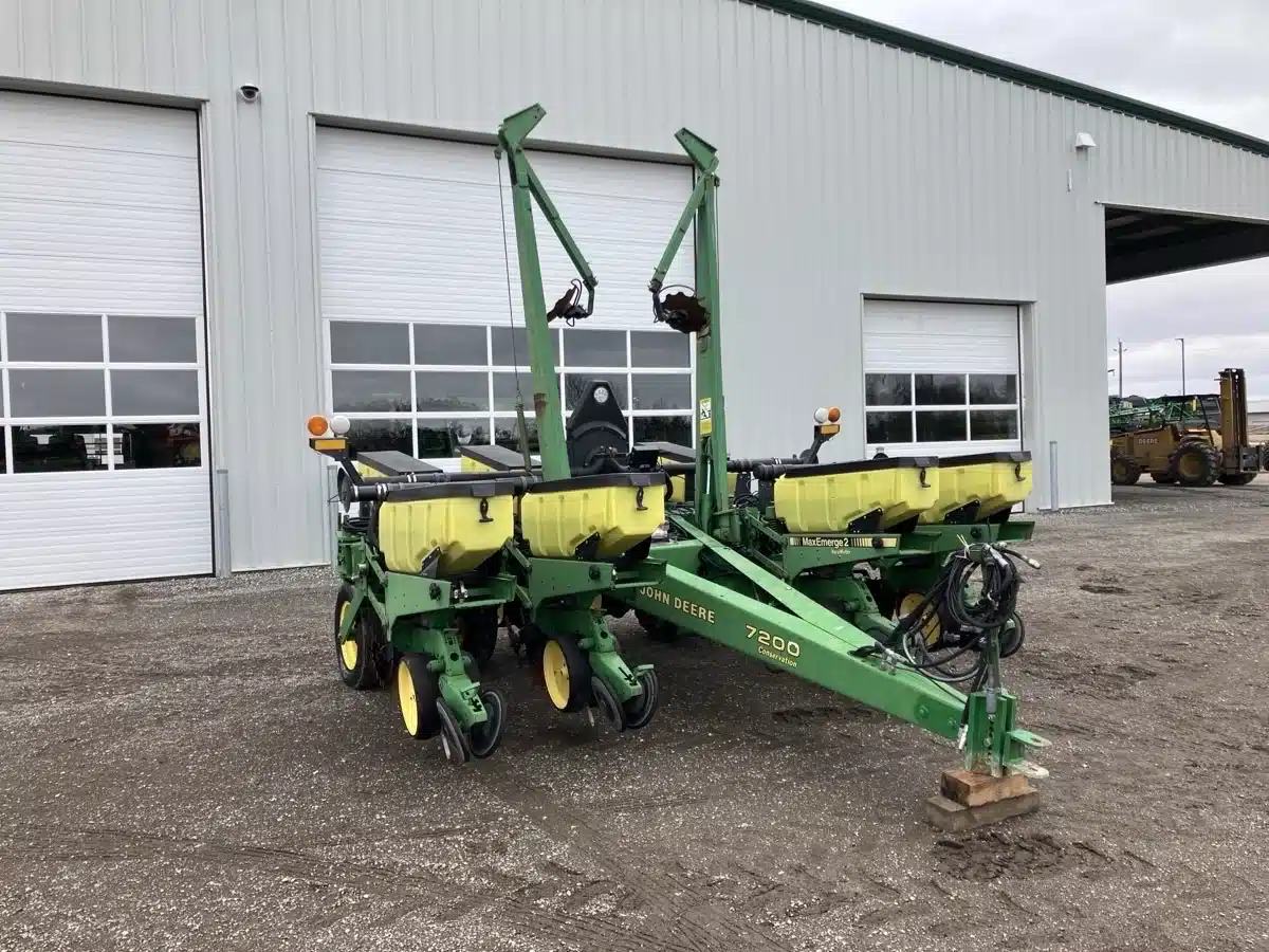 Gallery image 2 for Used 1992 John Deere 7200 Planter
